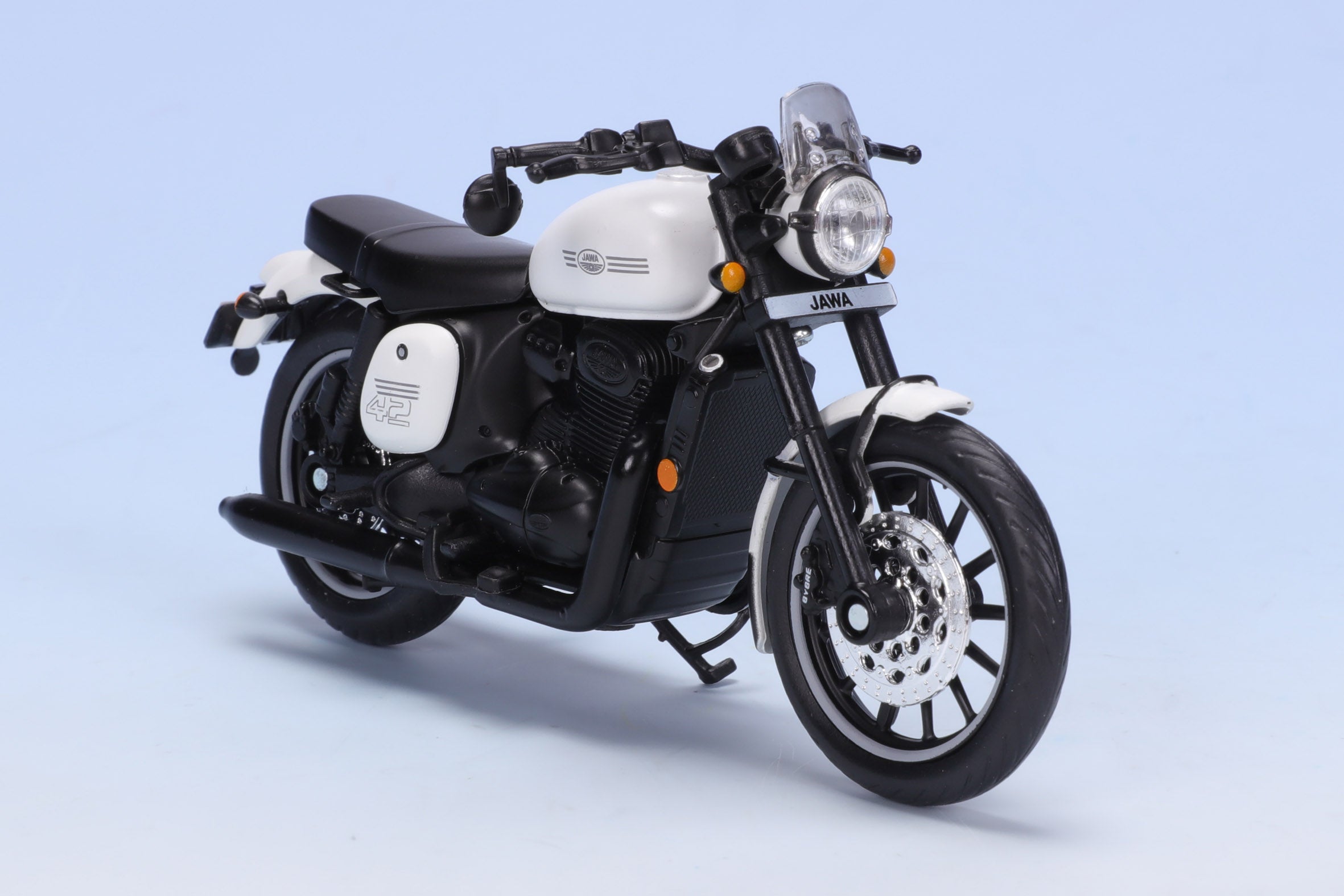 JAWA 42 bike miniature scale model bike in Sirius White colour scale 1/18 by Maisto