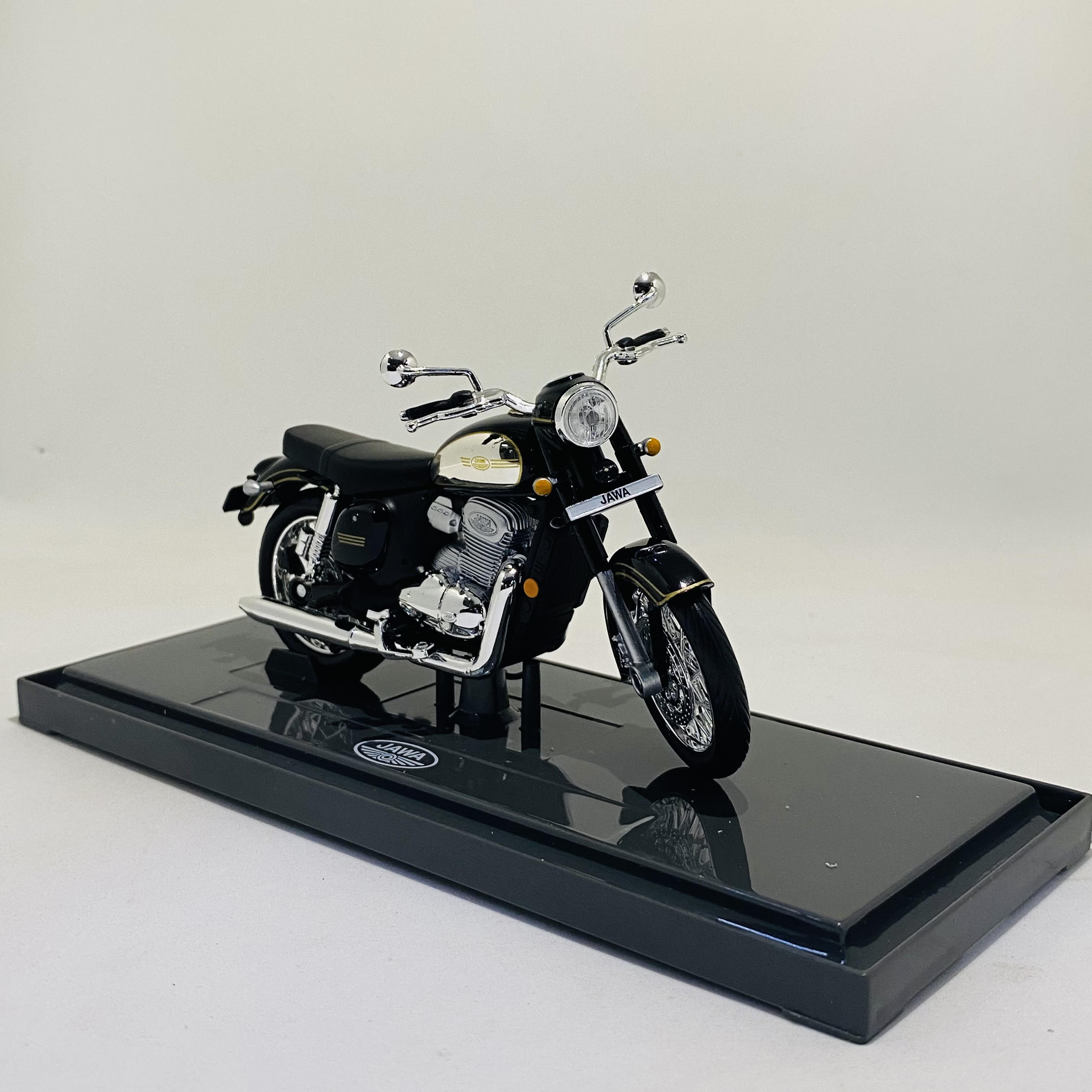 Jawa Classic 300 Black Chrome scale miniature model bike 1/18