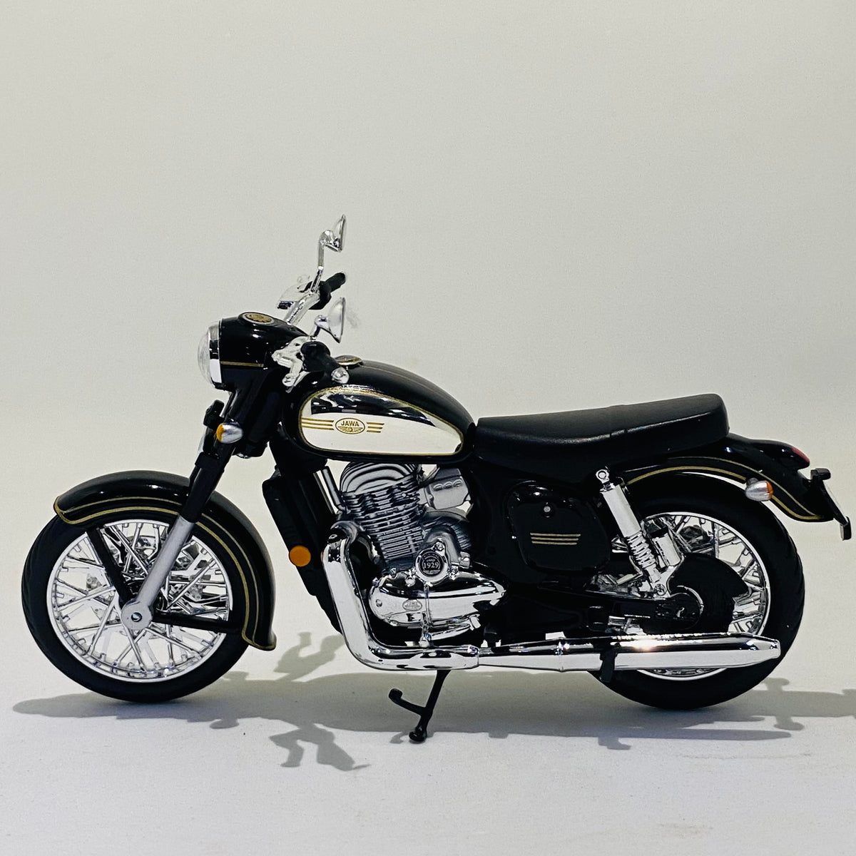 Jawa Classic 300 Black Chrome scale miniature model bike 1/18 ...