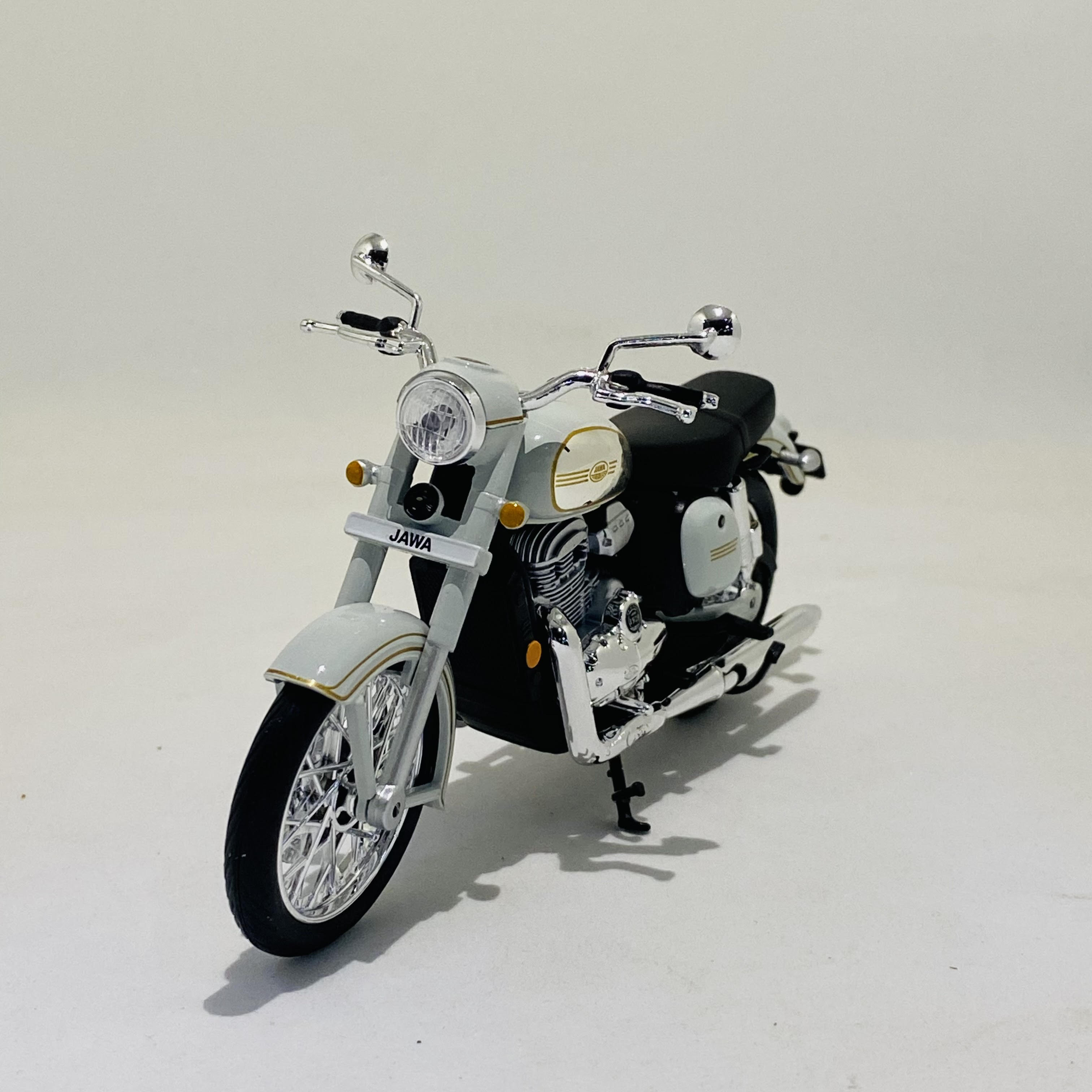 Jawa Classic 300 Grey Chrome scale miniature model bike 1/18