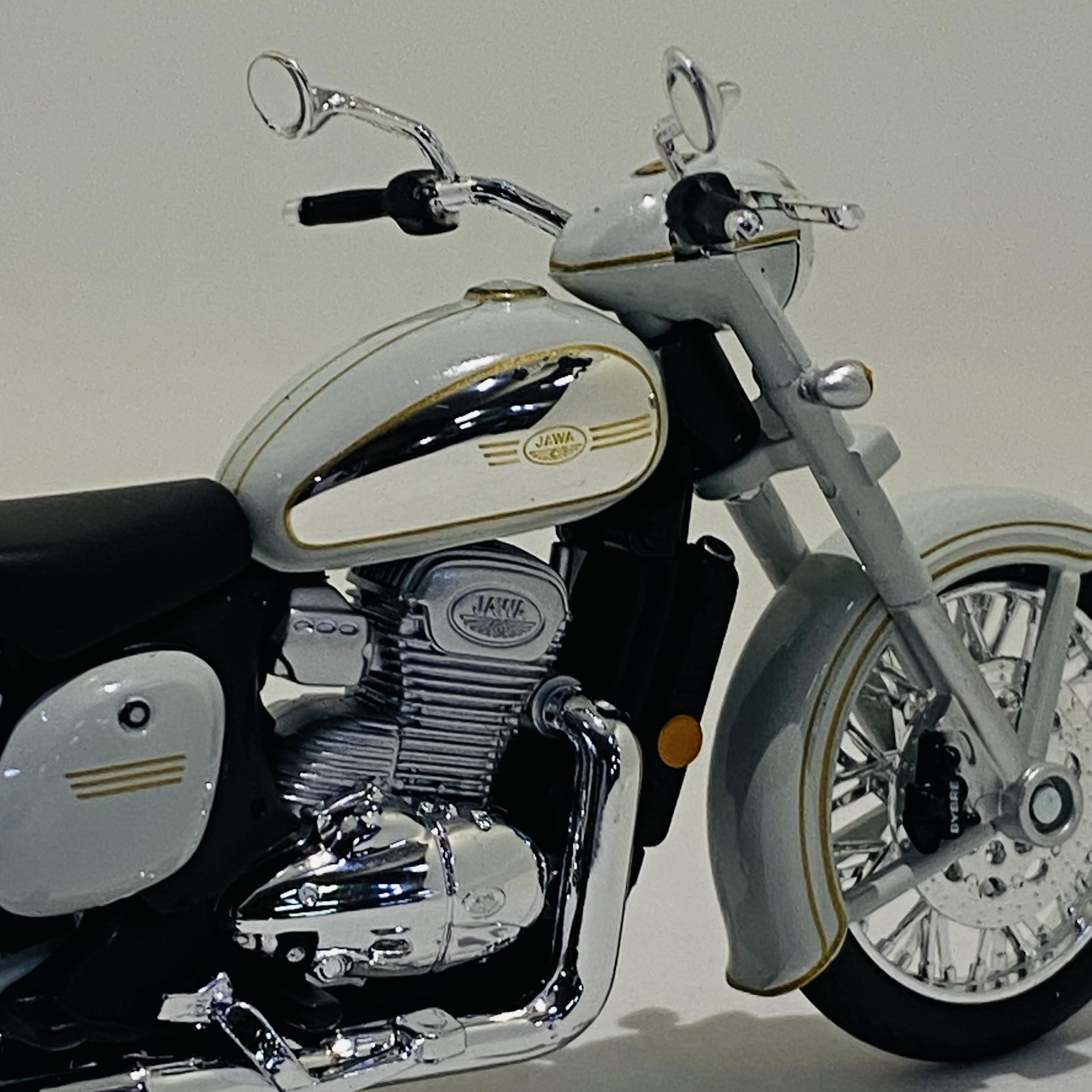 Jawa Classic 300 Grey Chrome scale miniature model bike 1/18
