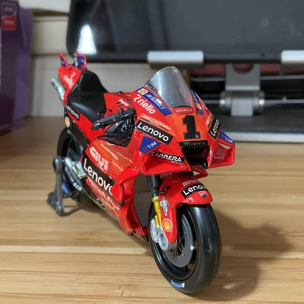 Maisto MotoGP Ducati Lenovo Team 2024 Francesco Bagnaia 1 - 1/18