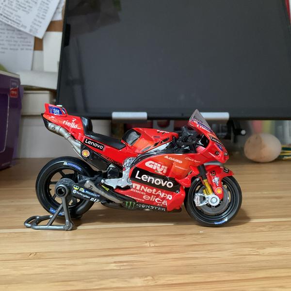 Maisto MotoGP Ducati Lenovo Team 2024 Francesco Bagnaia 1 - 1/18