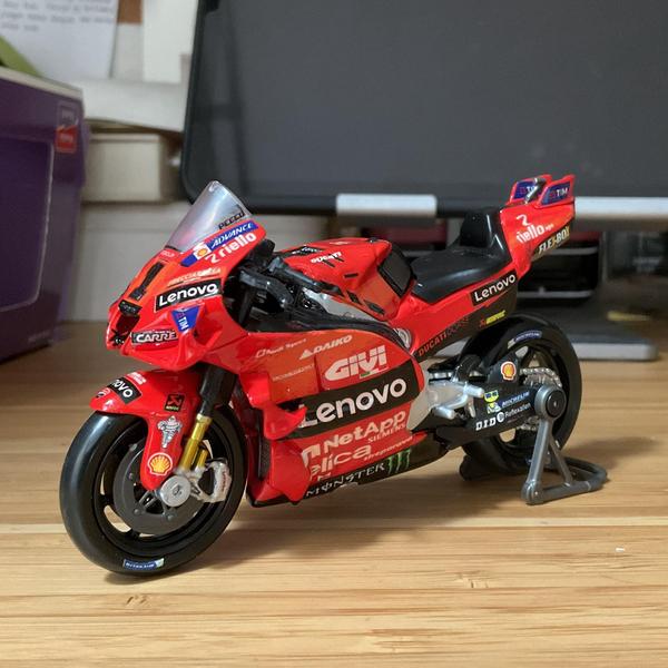 Maisto MotoGP Ducati Lenovo Team 2024 Francesco Bagnaia 1 - 1/18