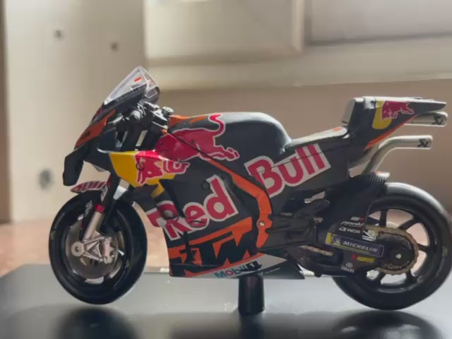 Maisto Red Bull KTM MotoGP Racing Team 2023 Bike 1/18