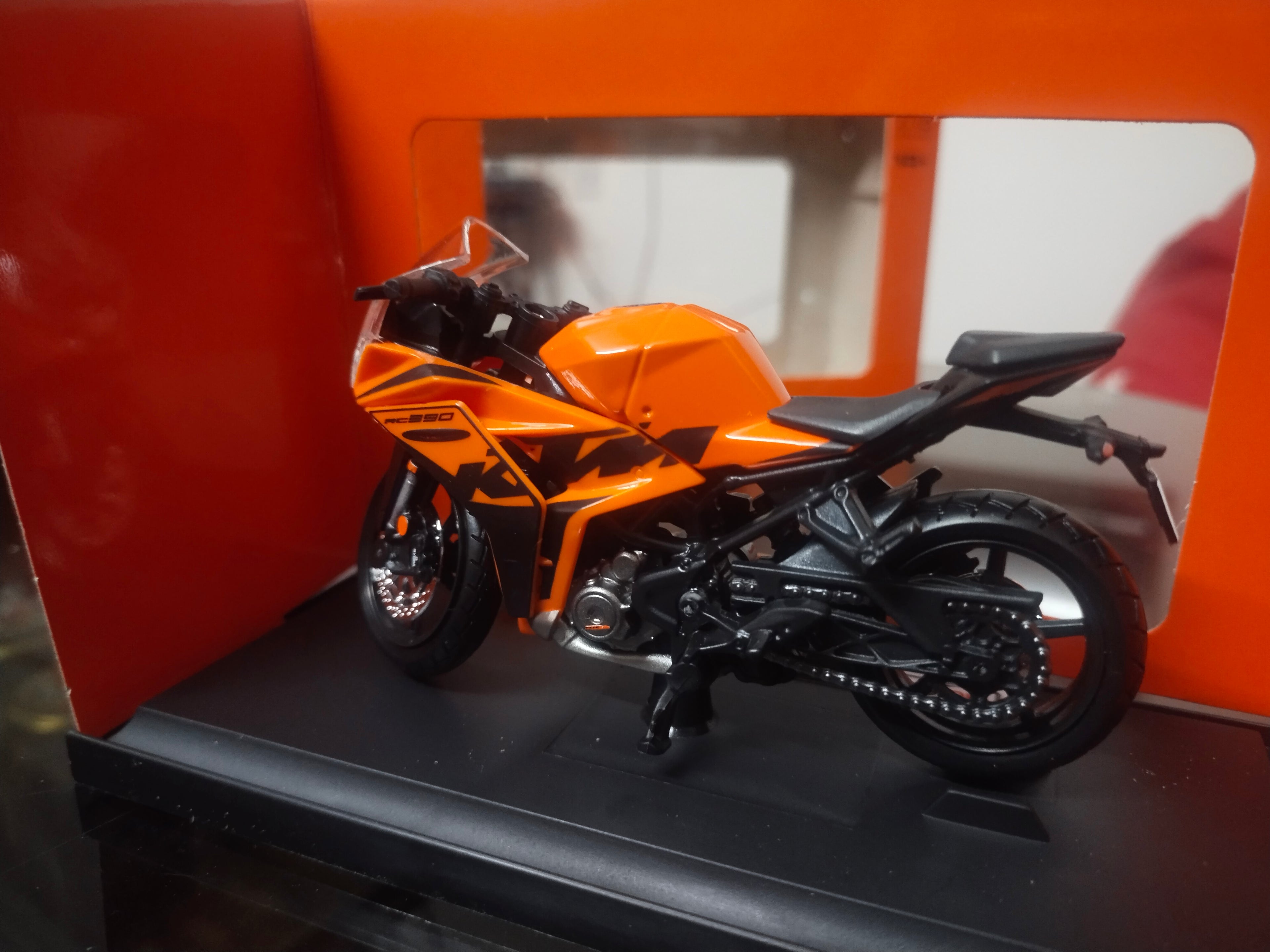Maisto 2022 KTM RC 390 1/18 orange