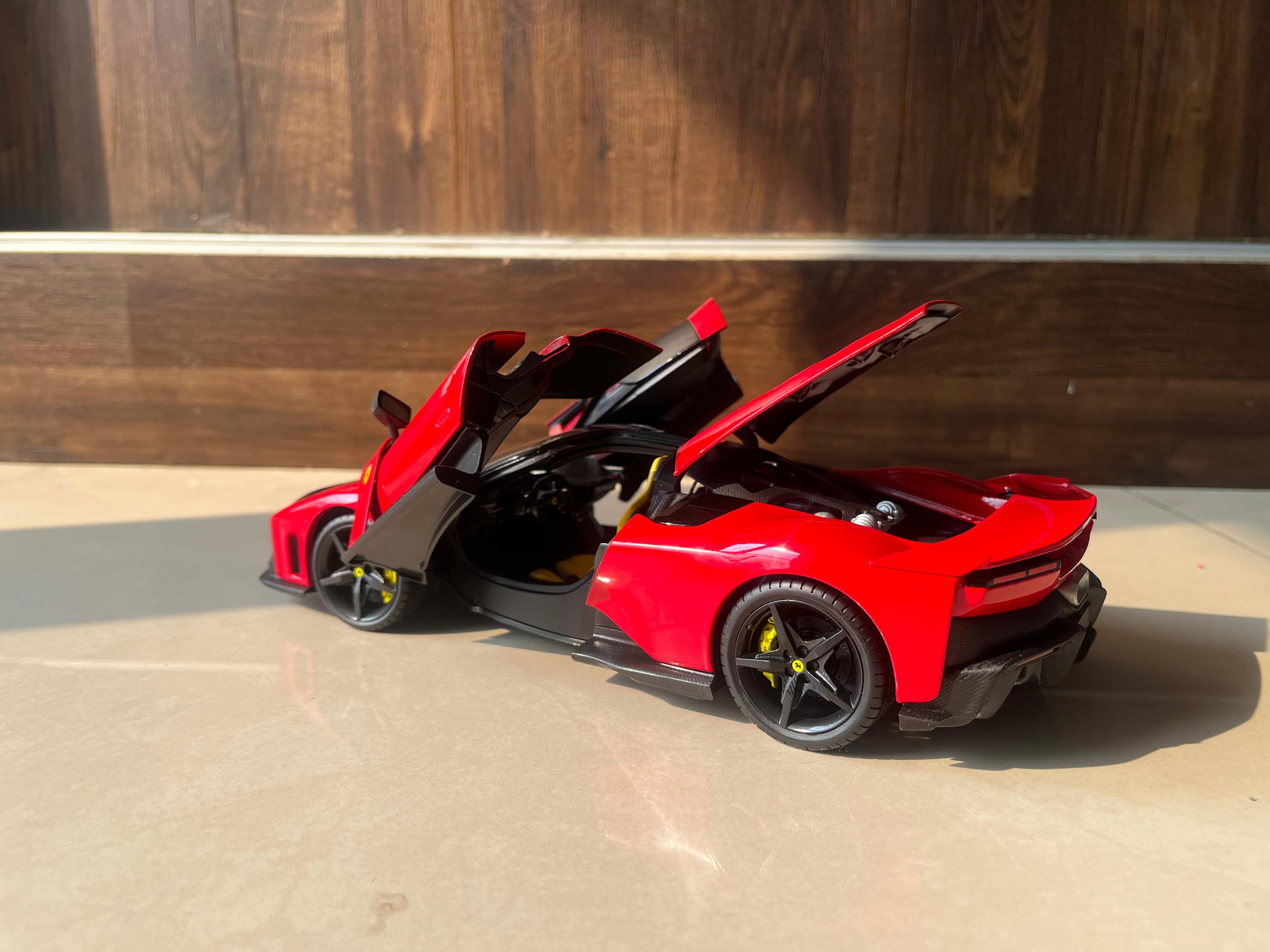 Bburago Ferrari F80 Signature Edition 1/18