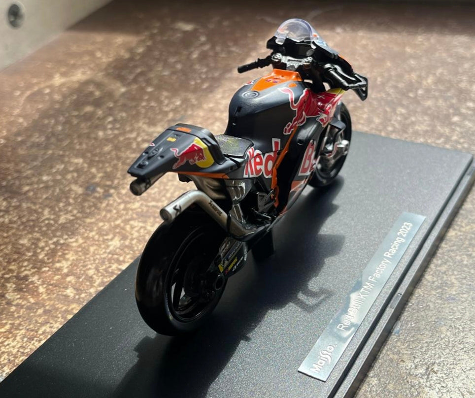 Maisto Red Bull KTM MotoGP Racing Team 2023 Bike 1/18