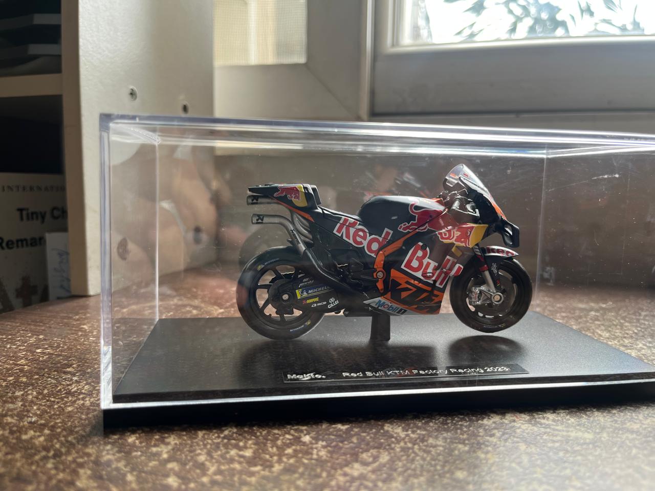 Maisto Red Bull KTM MotoGP Racing Team 2023 Bike 1/18