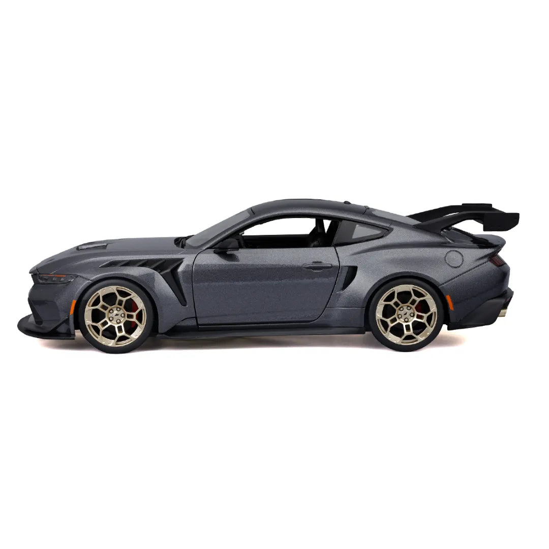 Maisto 2025 Ford Mustang GTD diecast miniature 1/18 model car Grey