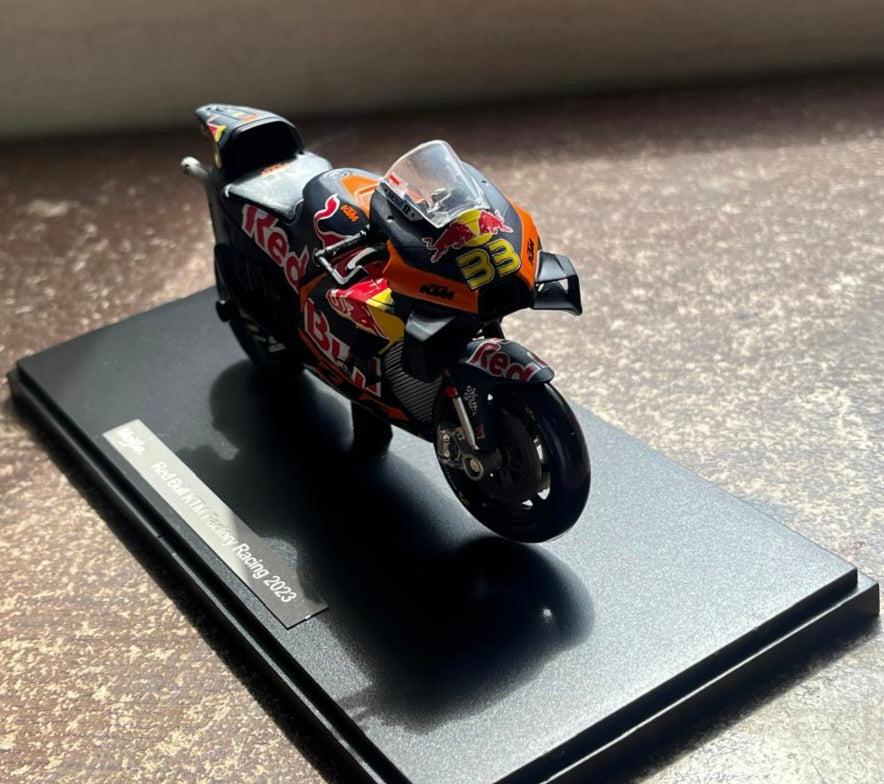Maisto Red Bull KTM MotoGP Racing Team 2023 Bike 1/18