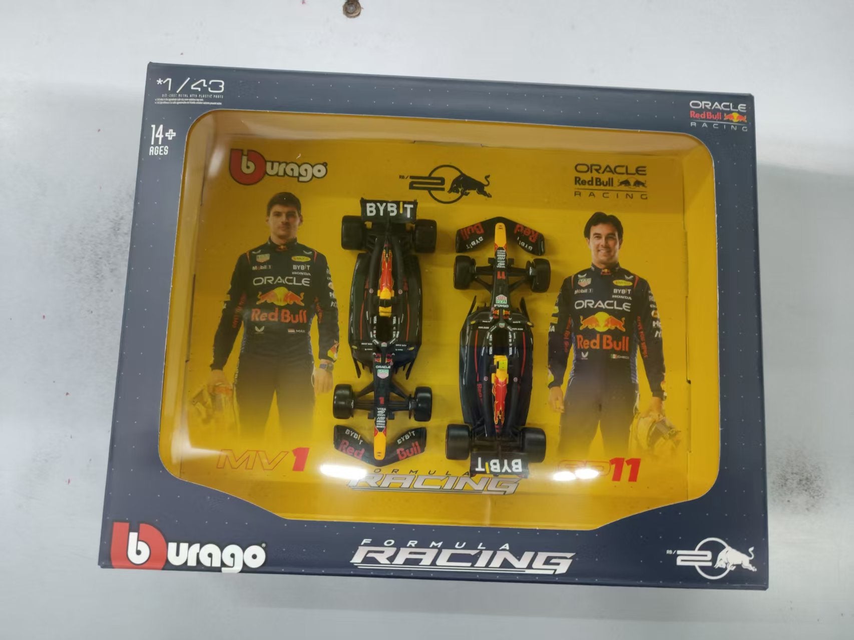 Bburago 2024 Red Bull Racing Team twin cars by Max Verstappen and Sergio Perez , 1/43 scale miniature cars RB19 formula 1 car