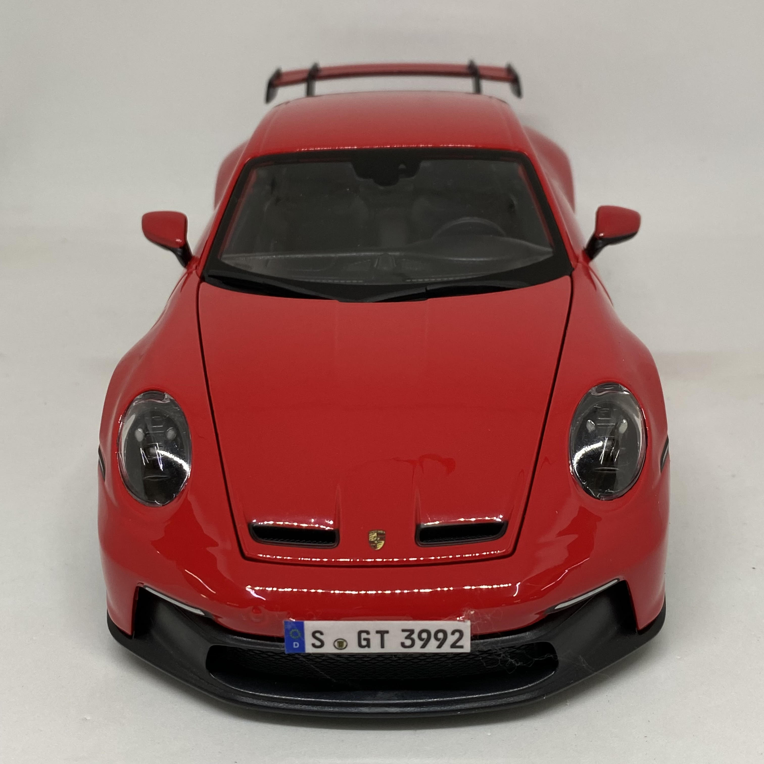 Maisto 2022 Porsche 911 GT3 1/18 Red