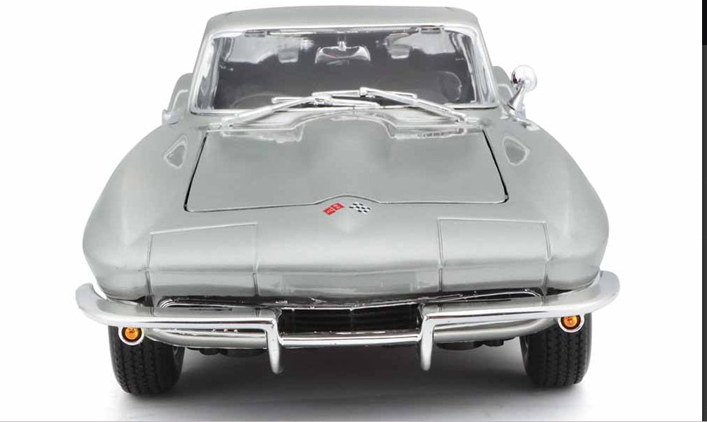 Maisto 1965 Chevrolet Corvette 1/18 Silver